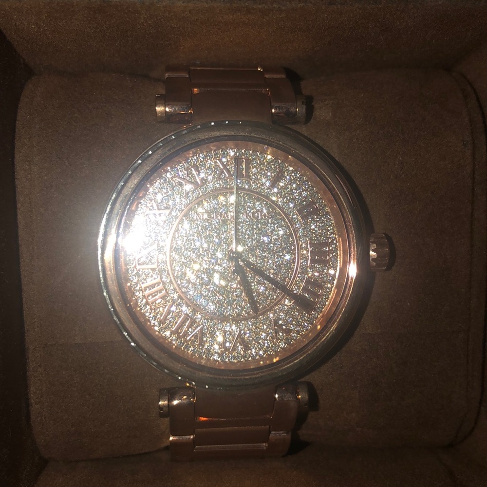 Beautiful Rose Gold Michael Kors watch - Picture 6 of 6